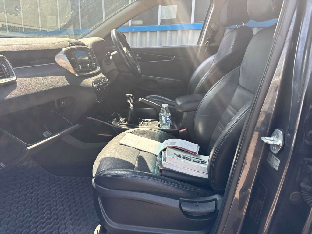 Kia Sorento Crdi Kx-3 Suv White #14