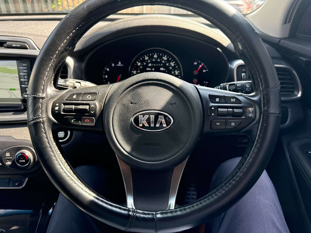 Kia Sorento Crdi Kx-3 Suv White #16
