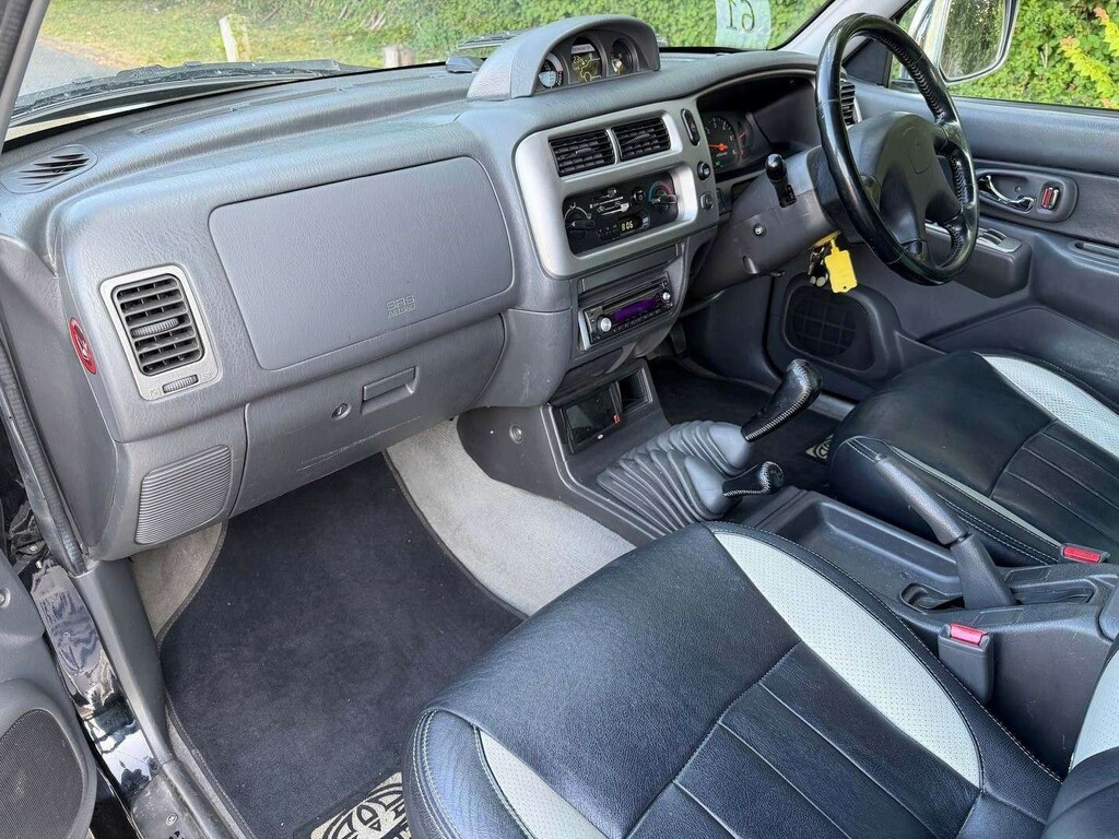 Mitsubishi L200 4Wd Lwb Black #8