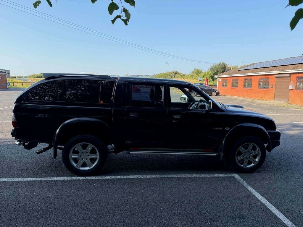Mitsubishi L200 2.5 Td 4Life 2006 Black #2