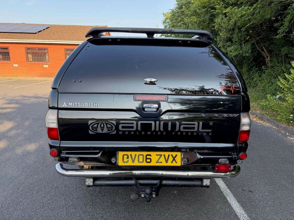 Mitsubishi L200 2.5 Td 4Life 2006 Black #4
