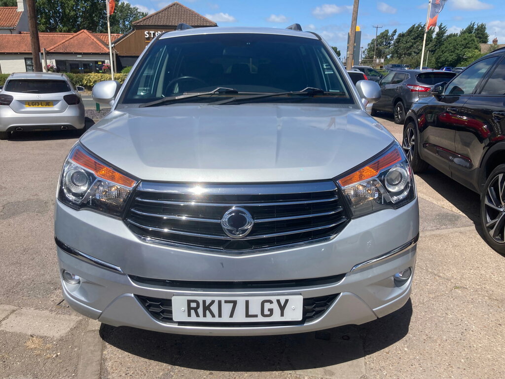 SsangYong Turismo 2.2D Elx Mpv T-tronic 4Wd Selectable Eu Silver #2
