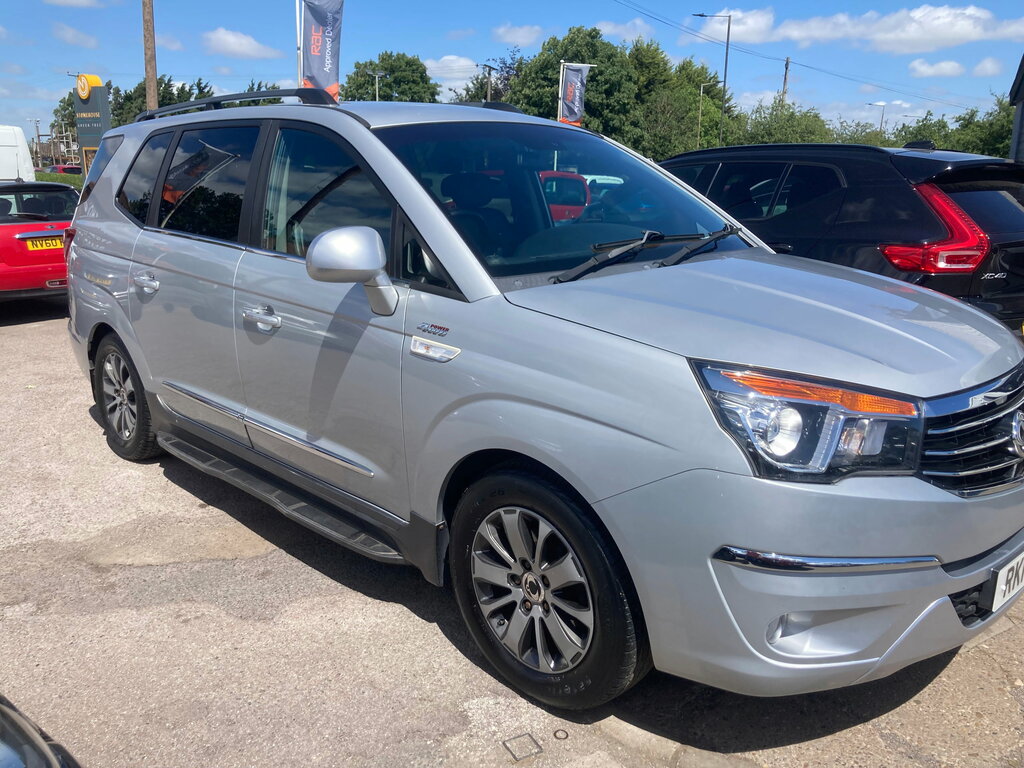 SsangYong Turismo 2.2D Elx Mpv T-tronic 4Wd Selectable Eu Silver #3