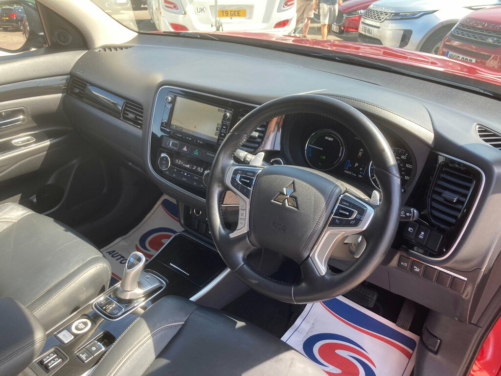 Mitsubishi Outlander White #22
