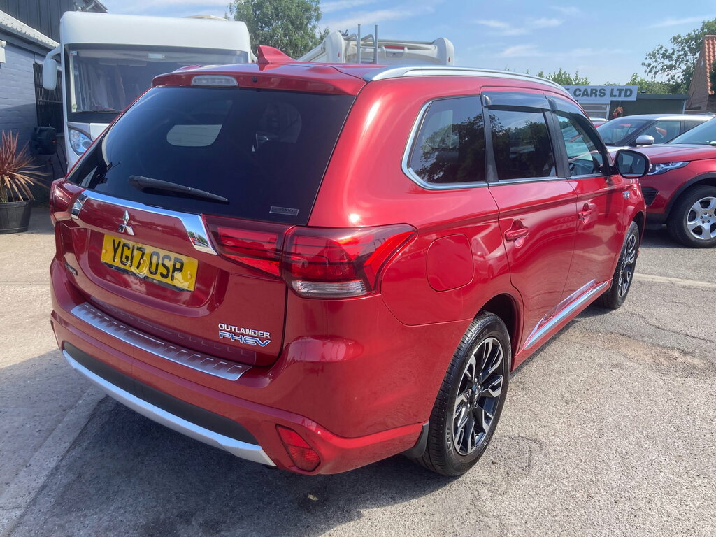 Mitsubishi Outlander White #7