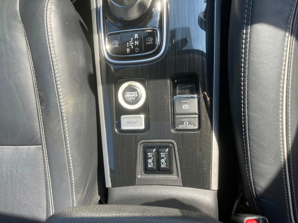 Mitsubishi Outlander White #18