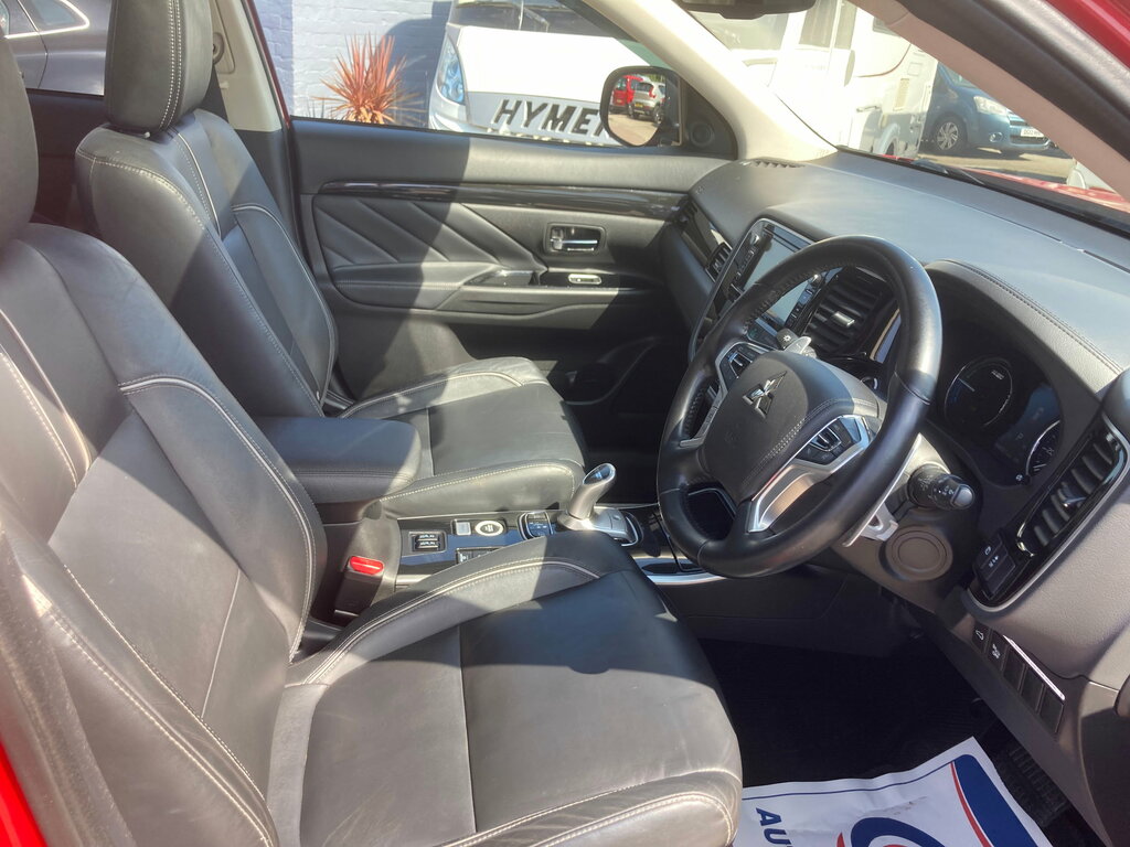 Mitsubishi Outlander White #23