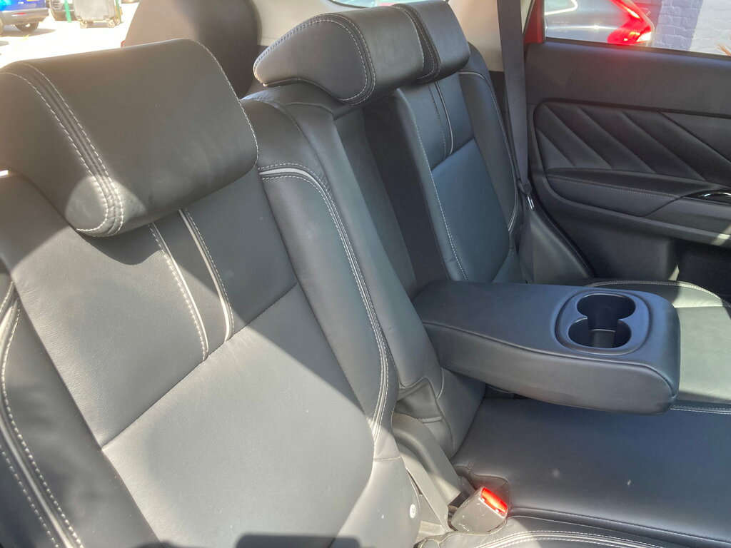 Mitsubishi Outlander White #26