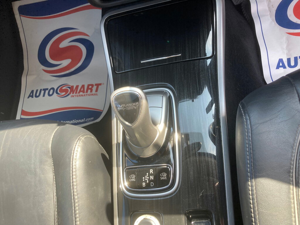 Mitsubishi Outlander White #17