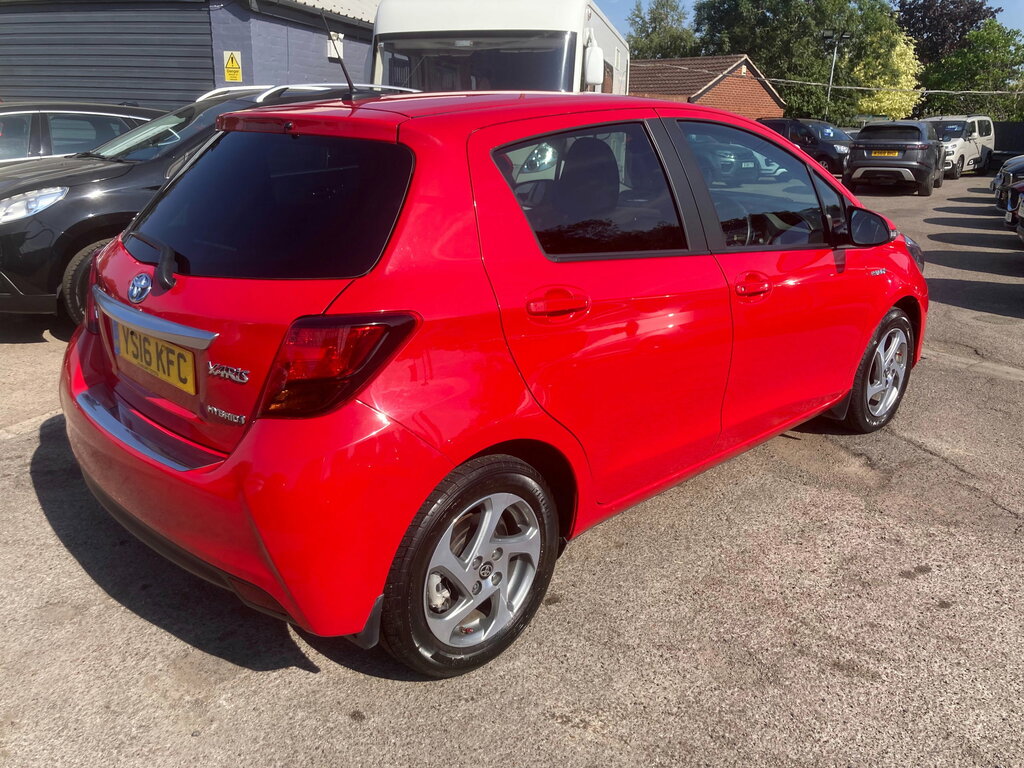Toyota Yaris 1.5 Vvt-h Icon Hatchback Hybrid E-cvt E Red #6