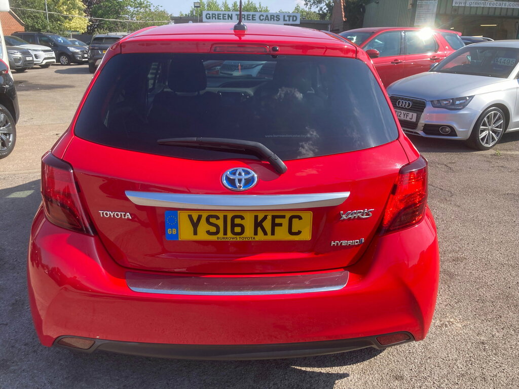 Toyota Yaris Design Hybrid Red #7