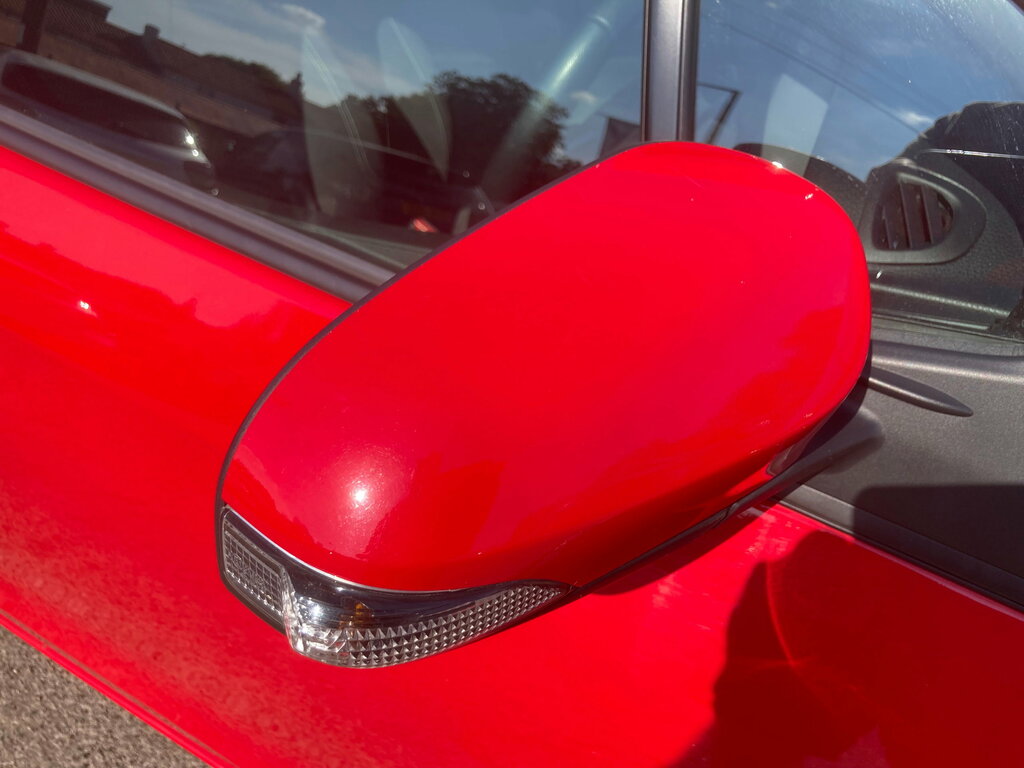 Toyota Yaris Design Hybrid Red #12