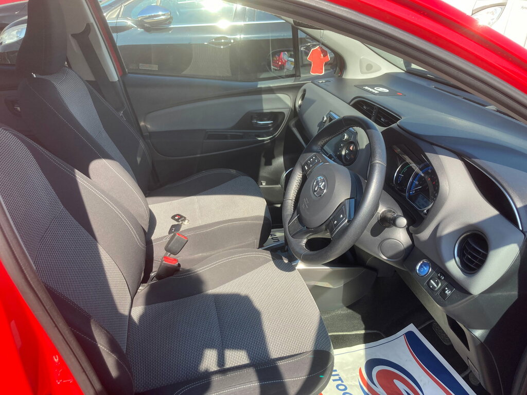 Toyota Yaris Design Hybrid Red #17