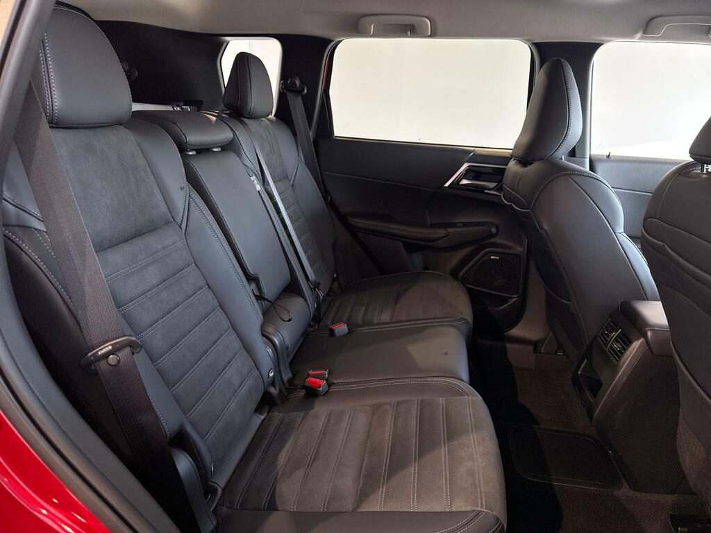 Mitsubishi Outlander 2.4 Phev Diamond 2360 cc Black #12