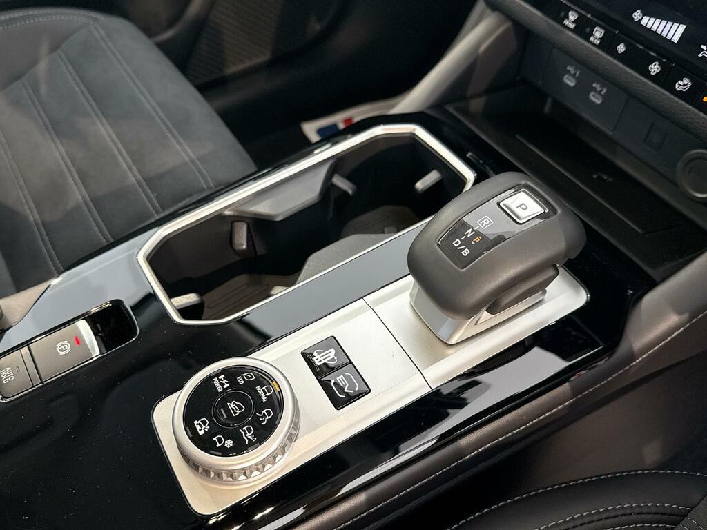 Mitsubishi Outlander 2.4 Phev Diamond 2360 cc Black #25