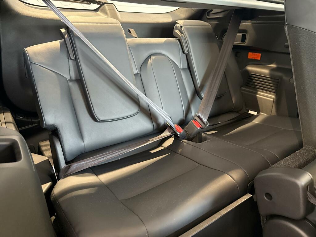 Mitsubishi Outlander 2.4 Phev Diamond 2360 cc Black #11