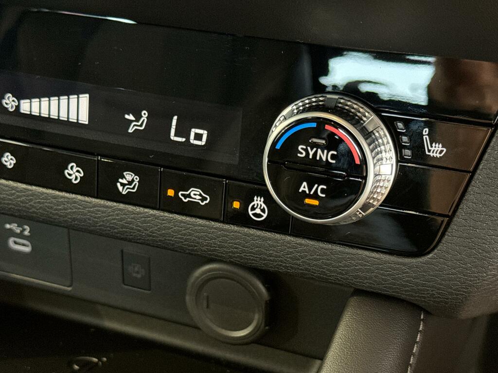 Mitsubishi Outlander 2.4 Phev Diamond 2360 cc Black #34