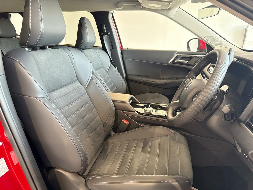 Mitsubishi Outlander 2.4 Phev Diamond 2360 cc Black #10