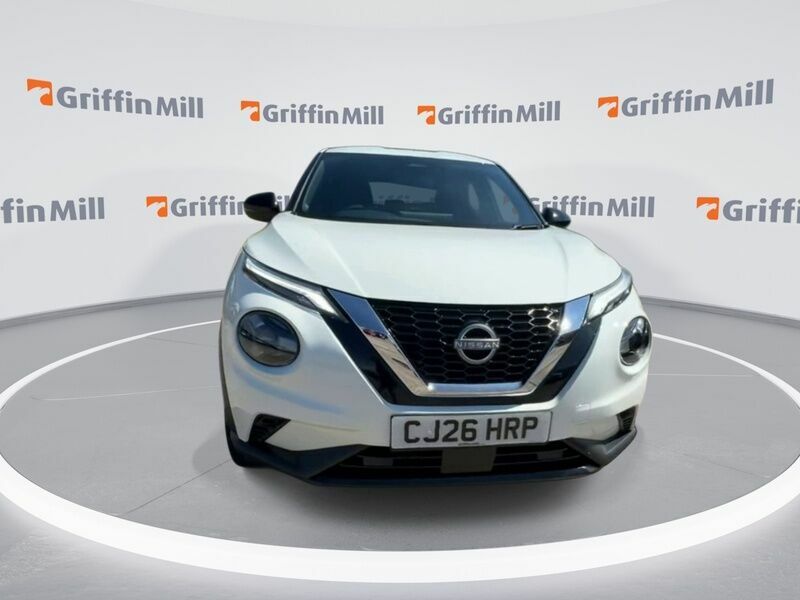 Nissan Juke Hatchback CJ26HRP White #3