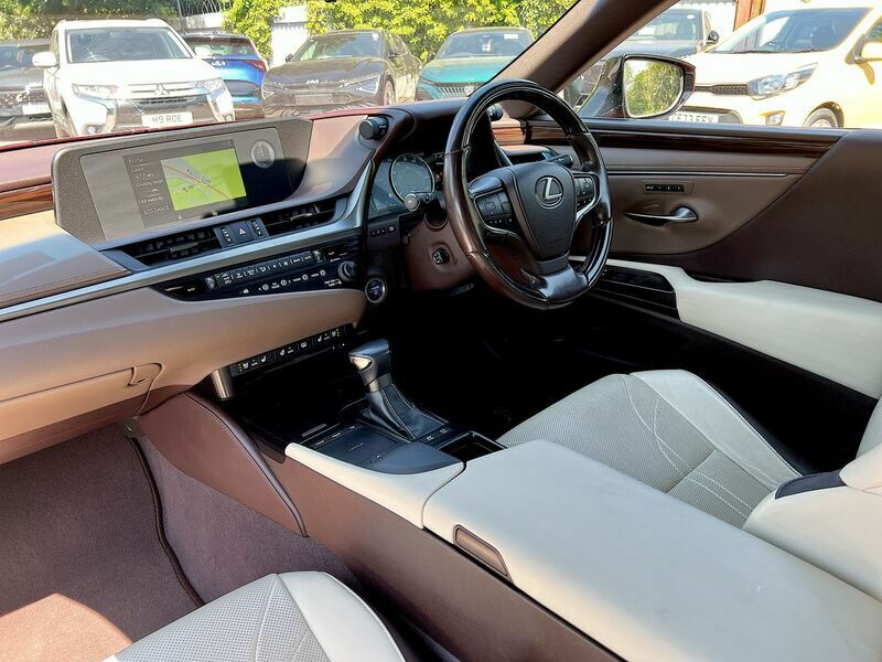 Lexus ES Es 300H Cvt White #31