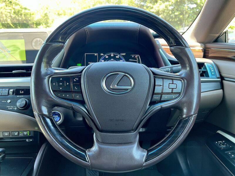 Lexus ES Es 300H Cvt White #40