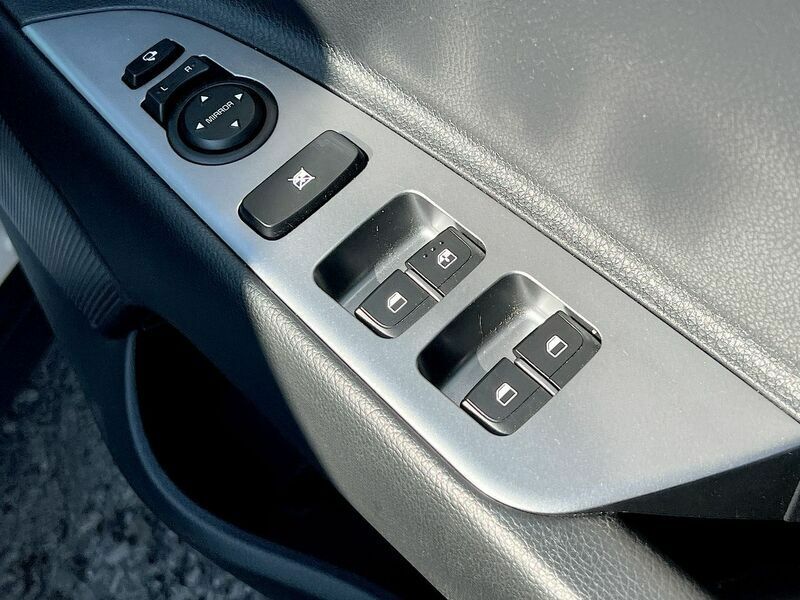 Kia Stonic Connect Mhev Grey #57