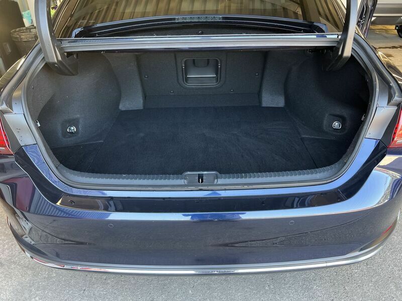 Lexus ES 300H Premium Edition #36
