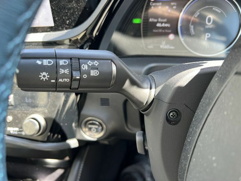 Lexus ES 300H Premium Edition #44