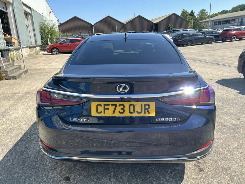 Lexus ES 300H Premium Edition #11