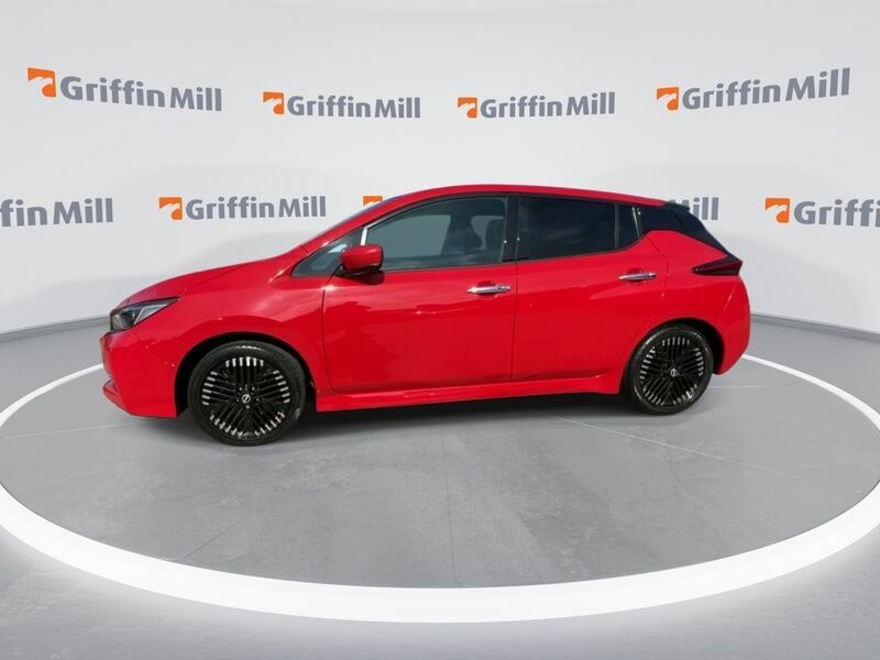 Nissan Leaf 39Kwh N-connecta Hatchback 150 Red #3