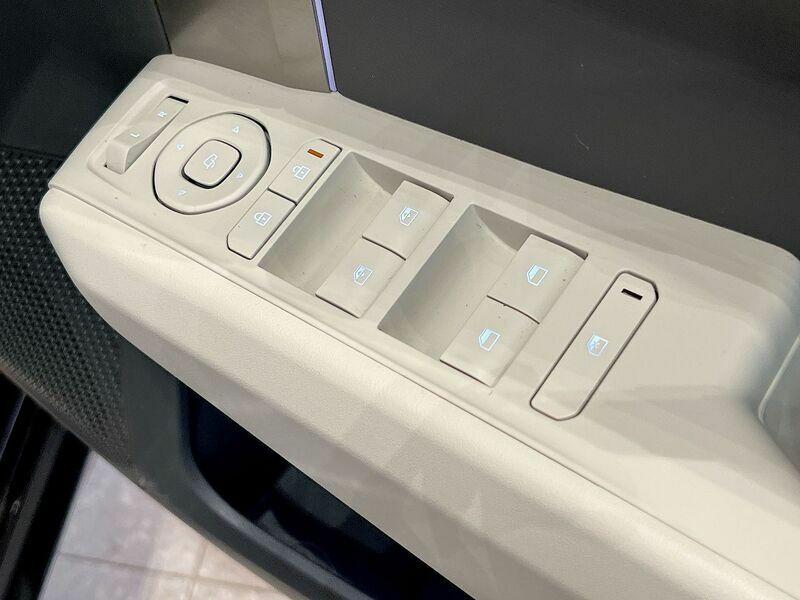 Kia EV3 81.4Kwh Air Suv 201 Bhp White #46