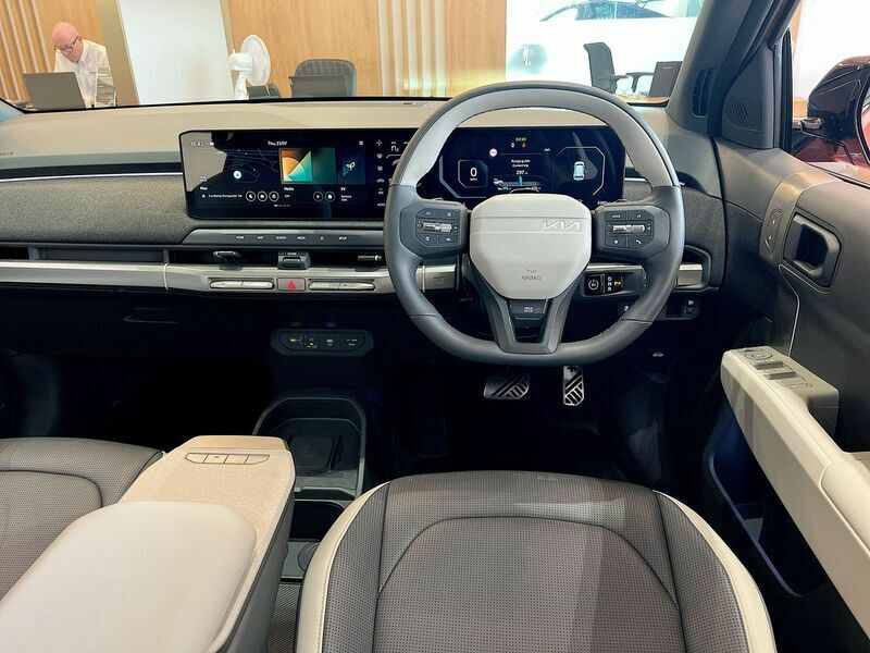Kia EV3 81.4Kwh Air Suv 201 Bhp White #37