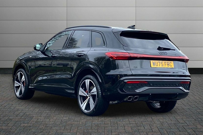 Audi Q5 2.0 Tdi Edition 1 Suv S Tronic Quattro WU75FBC Black #3