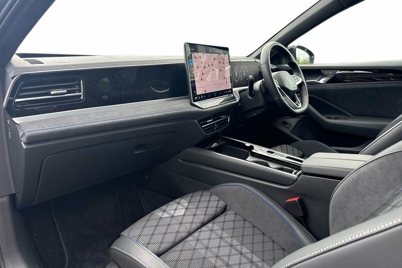 Volkswagen Passat 1.5 Etsi Mhev R-line Estate Hybrid Dsg Green #2