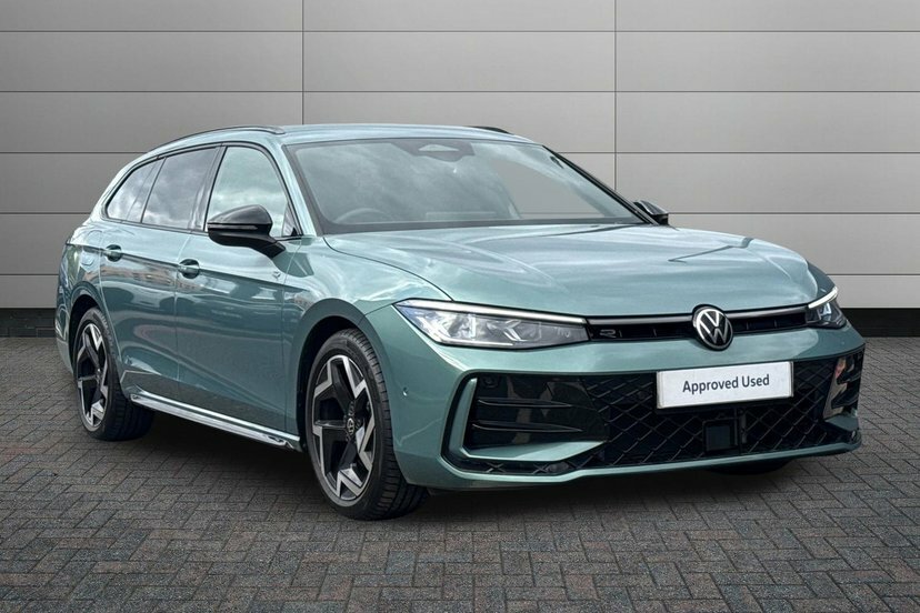 Volkswagen Passat 1.5 Etsi Mhev R-line Estate Hybrid Dsg Green