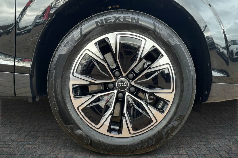 Audi Q3 1.5 E-hybrid Sport Suv Plug-in Hybrid S MJ75YMR Black #5