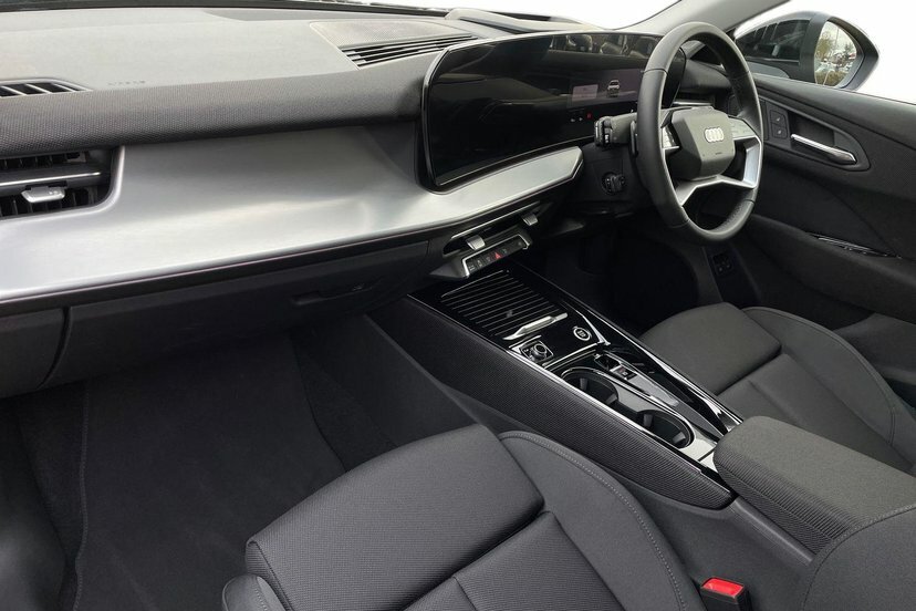 Audi Q3 1.5 E-hybrid Sport Suv Plug-in Hybrid S MJ75YMR Black #2