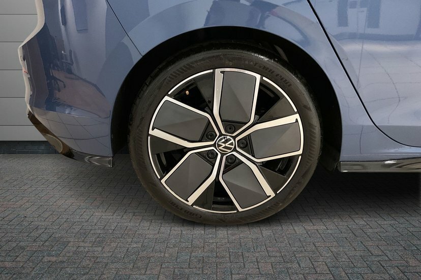 Volkswagen Golf 1.5 Etsi Mhev R-line Hatchback Hybrid D EF75WNZ Blue #5
