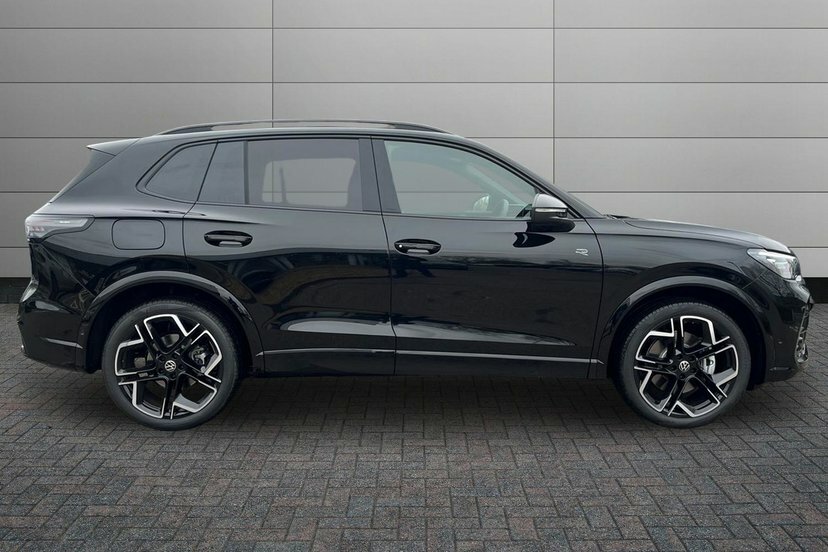 Volkswagen Tiguan 2.0 Tdi R-line Suv Dsg 150 Ps Comfort GD75SNZ Black #4