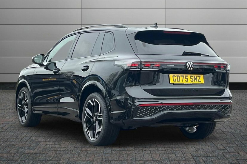 Volkswagen Tiguan 2.0 Tdi R-line Suv Dsg 150 Ps Comfort GD75SNZ Black #3