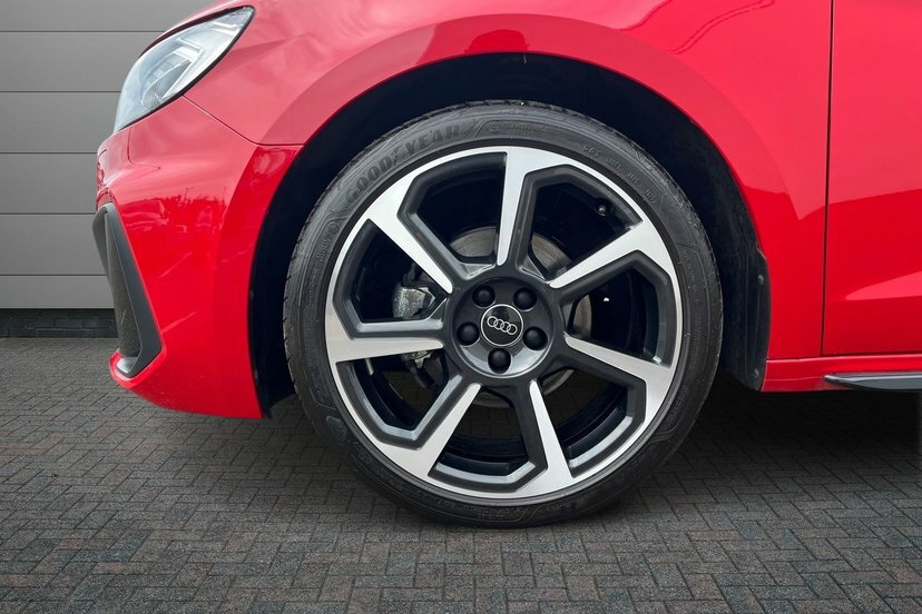 Audi A1 1.0 Tfsi 30 Black Edition Sportback S T VO73YTV Red #5