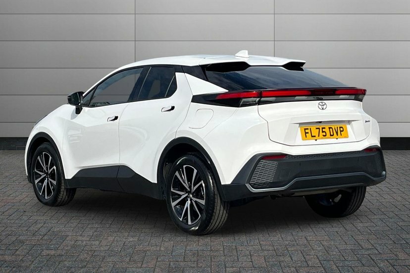 Toyota C-Hr 1.8 Vvt-h Design Suv Hybrid Cvt 140 Ps FL75DVP White #3