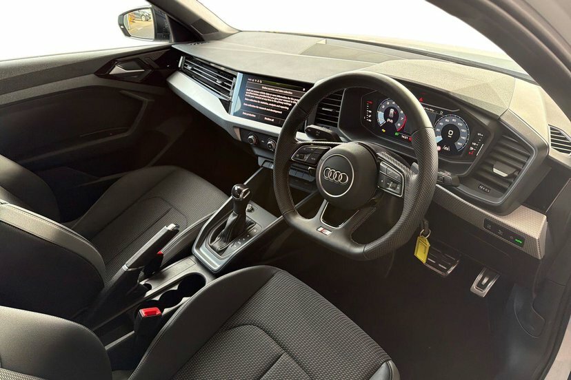 Audi A1 1.0 Tfsi 25 Black Edition Sportback S T EK75JVF Black #6