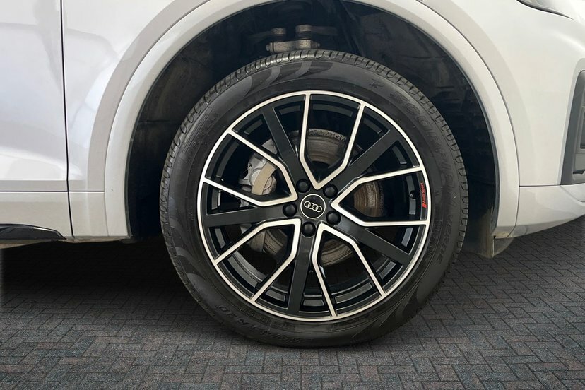 Audi Q5 2.0 Tdi 40 Black Edition Sportback S Tr AO74XGV Silver #5