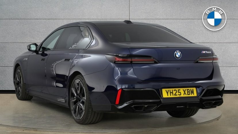 BMW 7 Series M760e Xdrive Blue #4