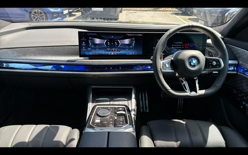BMW 7 Series M760e Xdrive Blue #4