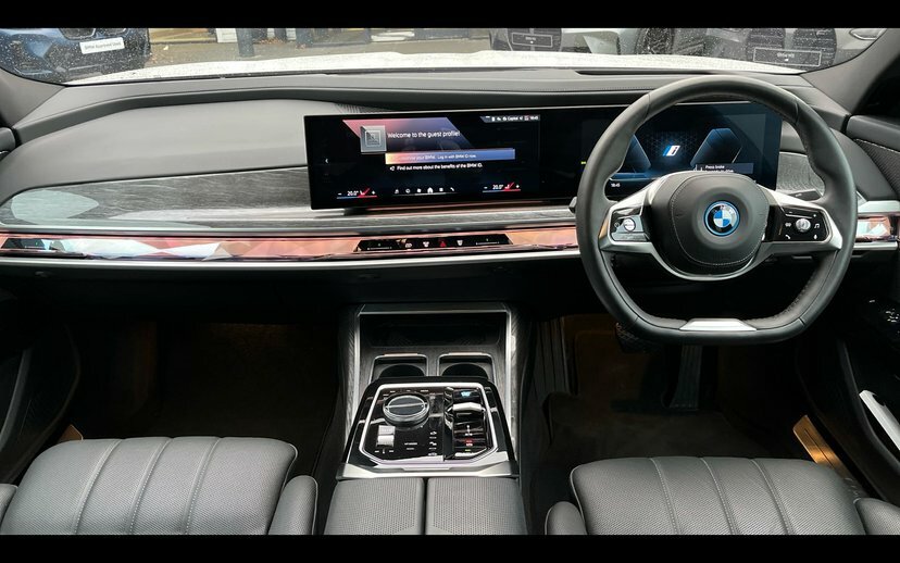 BMW i7 60 105.7Kwh Excellence Saloon Xd White #4