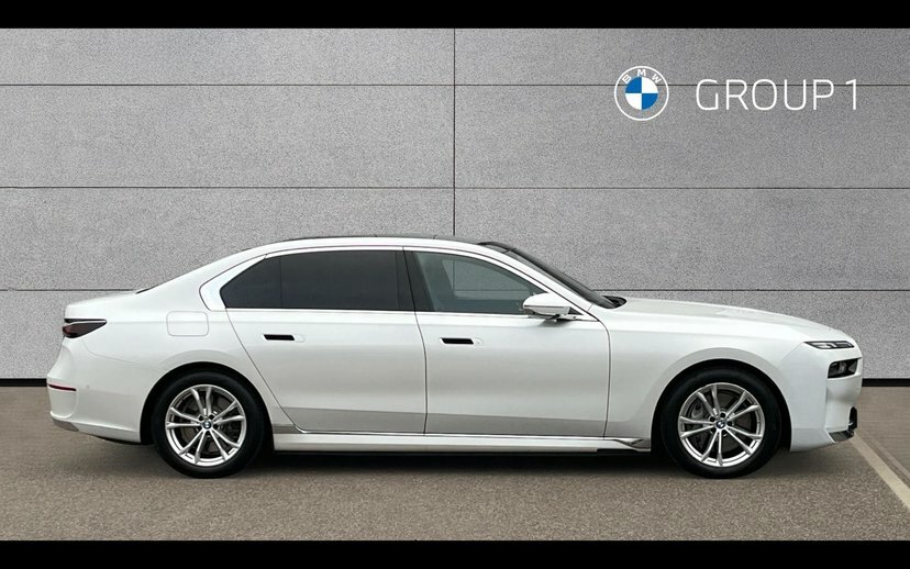 BMW i7 60 105.7Kwh Excellence Saloon Xd White #3
