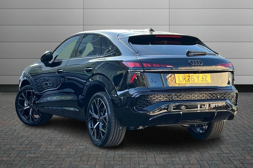 Audi Q3 1.5 E-hybrid Edition 1 Sportback Plug-i LR26YJZ Black #3