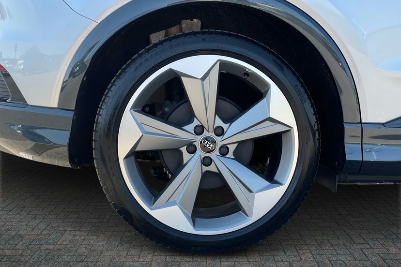 Audi Q4 E Tron 45 Black Edition Sportback 82Kwh MV26EYY Grey #5